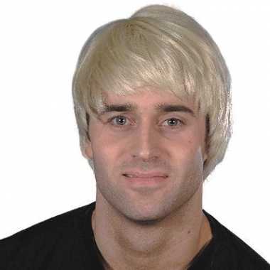 Blonde hunk pruik carnaval