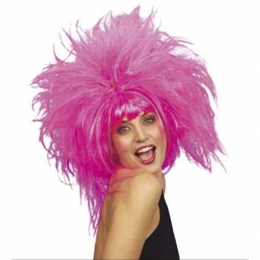Grote Grazy roze damespruik carnaval