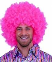 Knal roze pruiken mega afro carnaval
